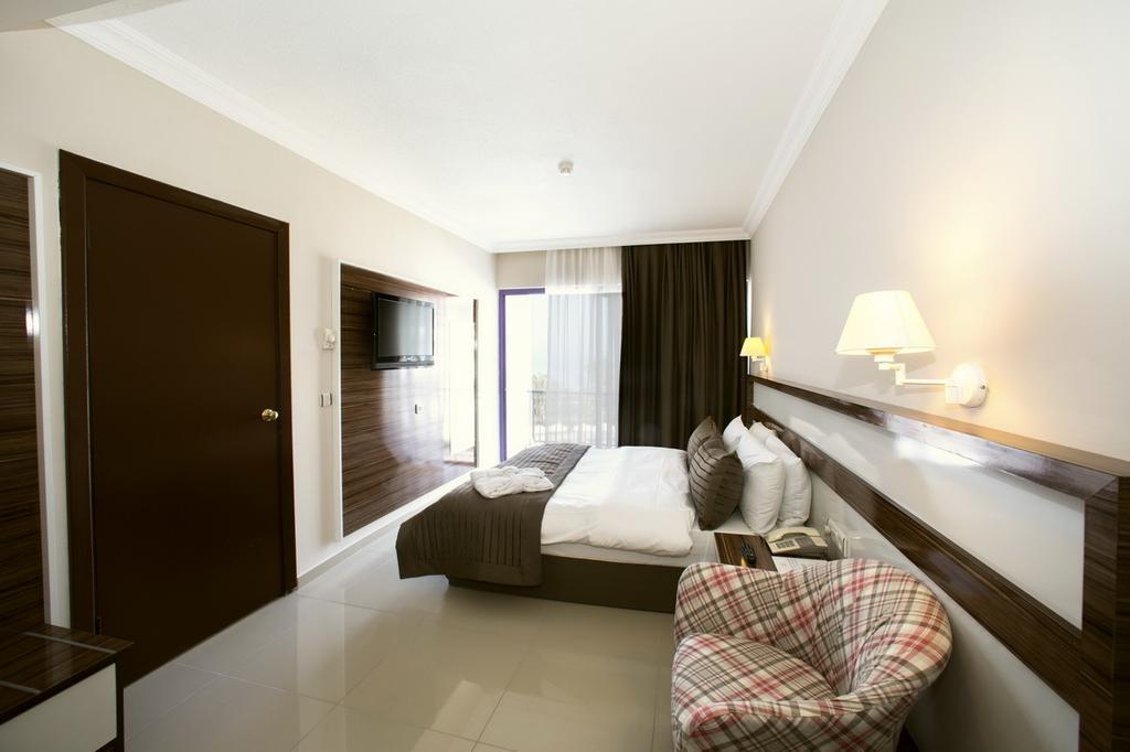 Le Monde & 4* Dikili