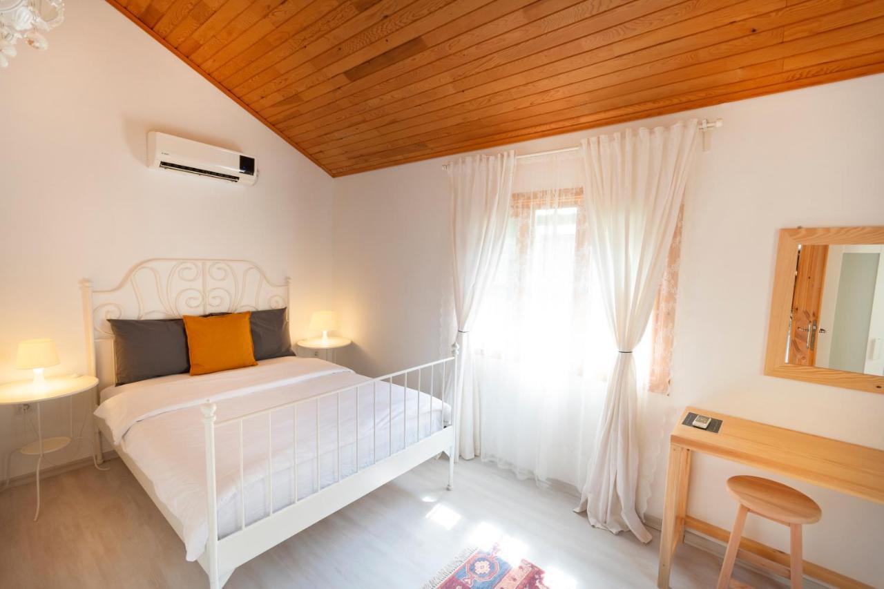 Lukkies Bed & Breakfast 3*