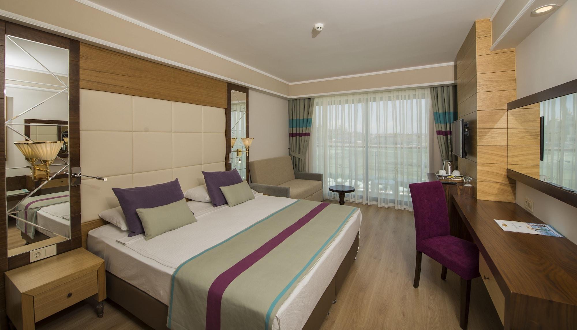 Dream World Aqua Resort