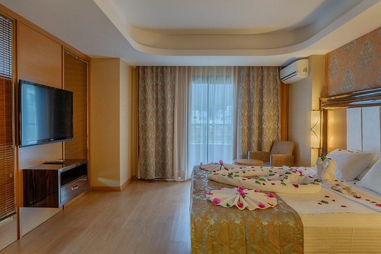 Hotel Golden Rock Beach 5*