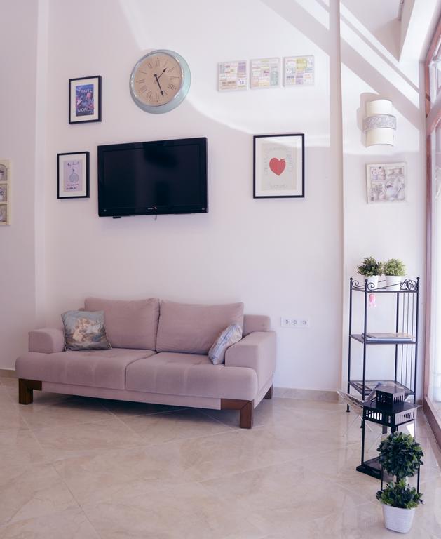 Parion House 2*