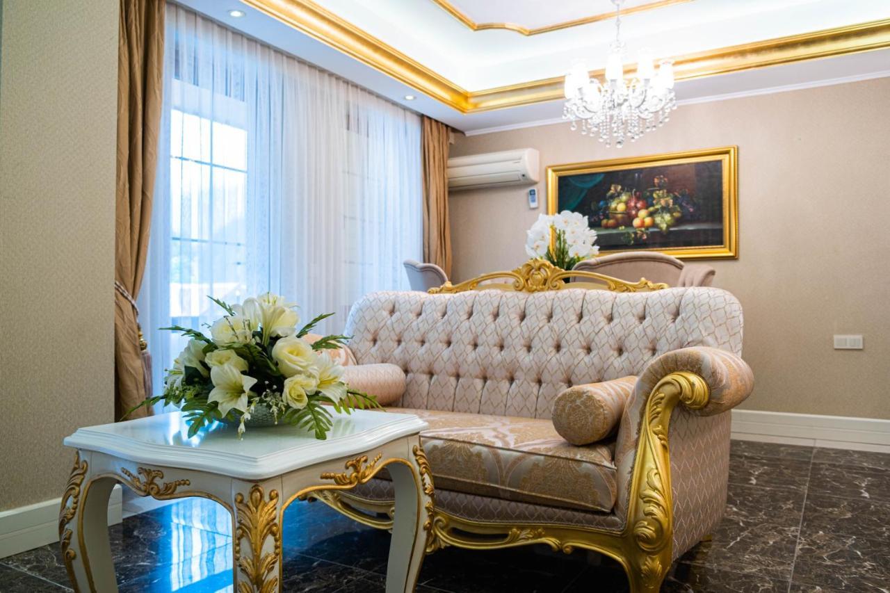 Flora Hotel 4*