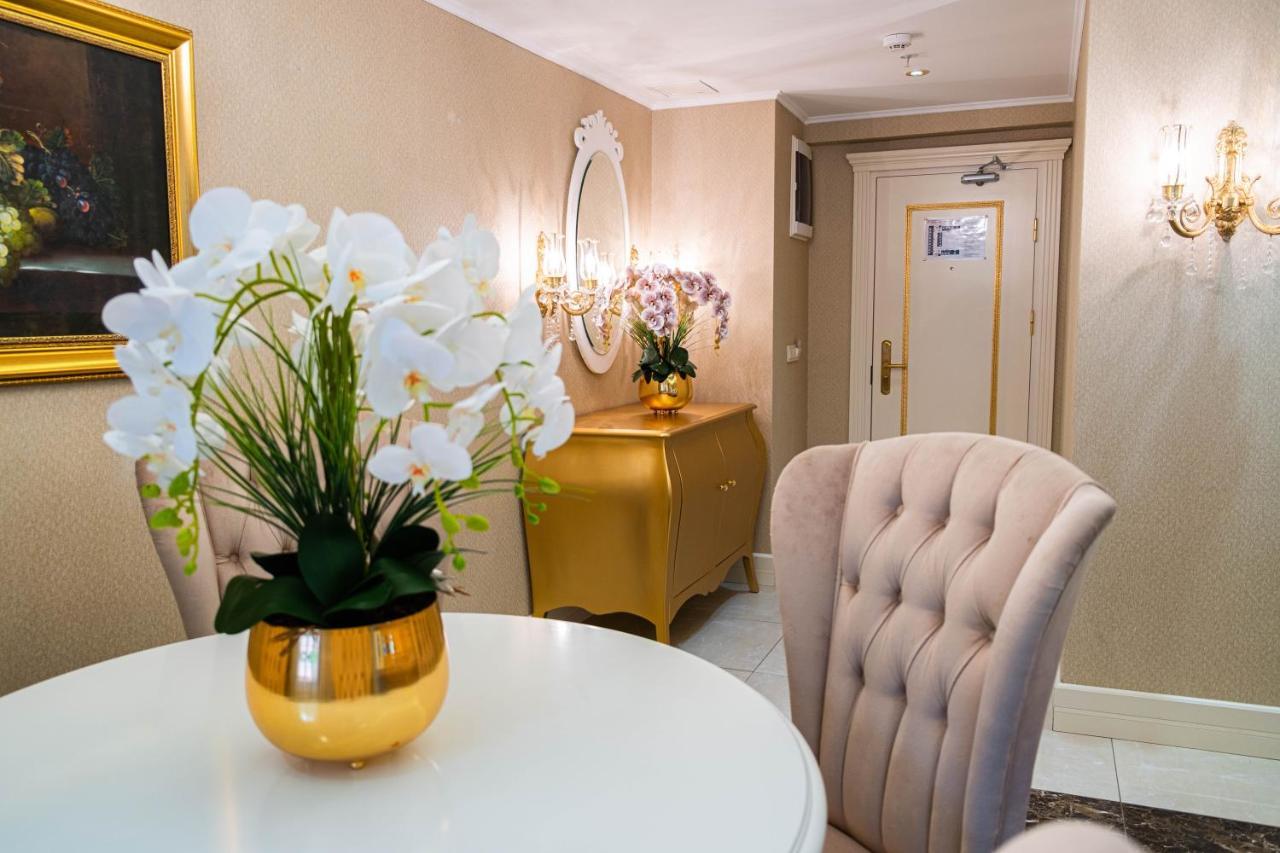 Flora Hotel