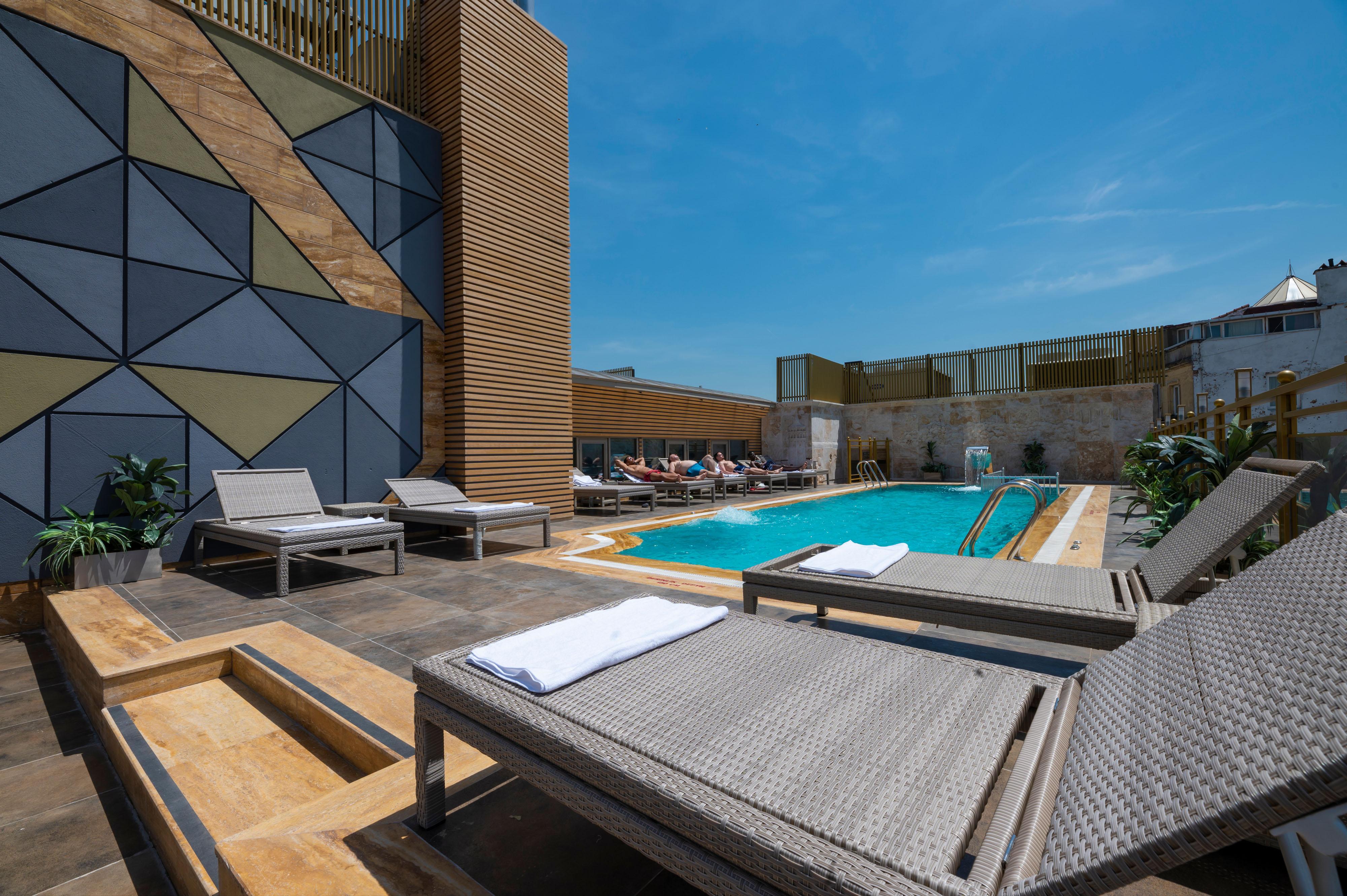 Ramada By Wyndham Pera Taksim Hotel