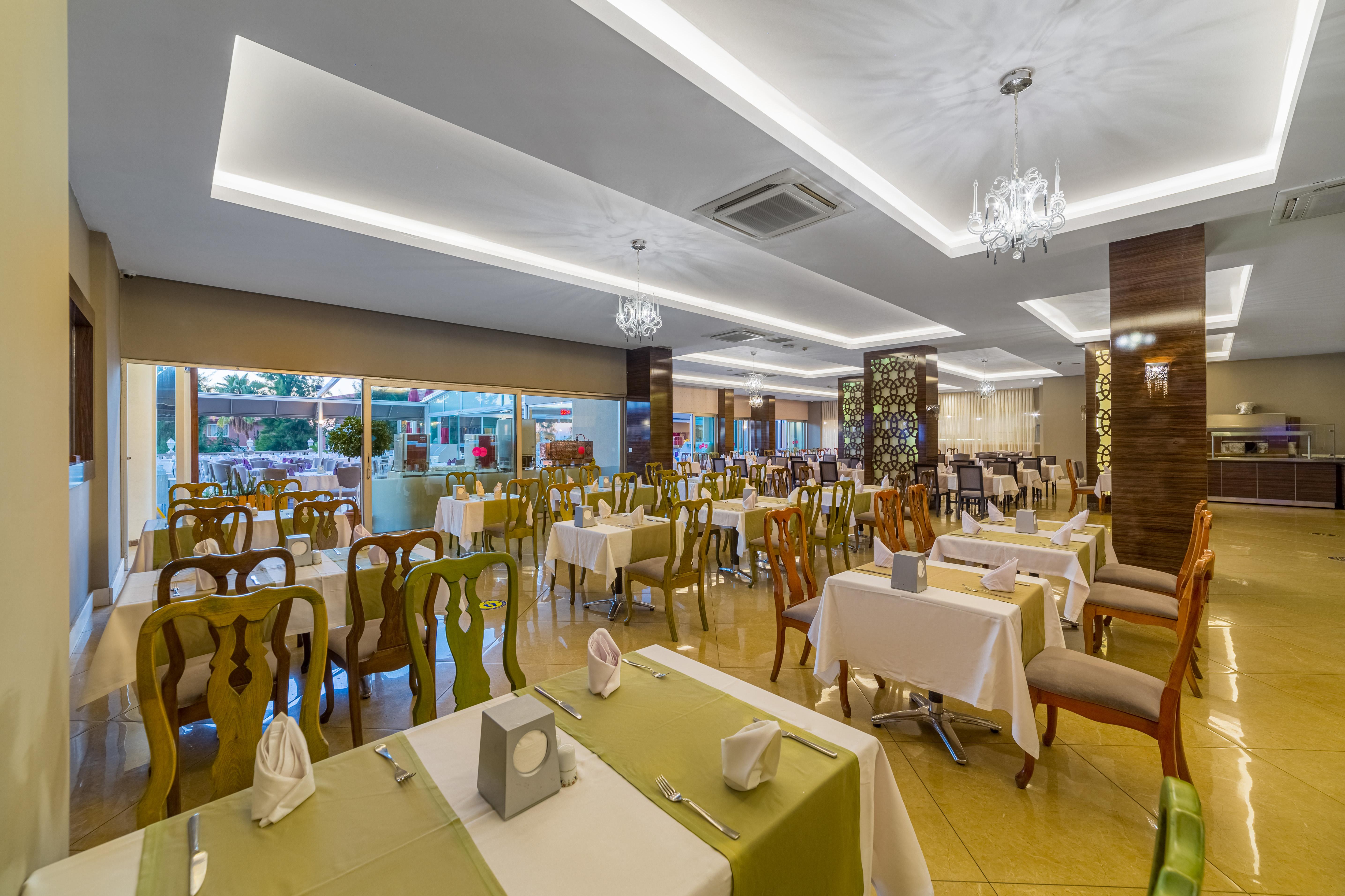 Justiniano Deluxe Okurcalar