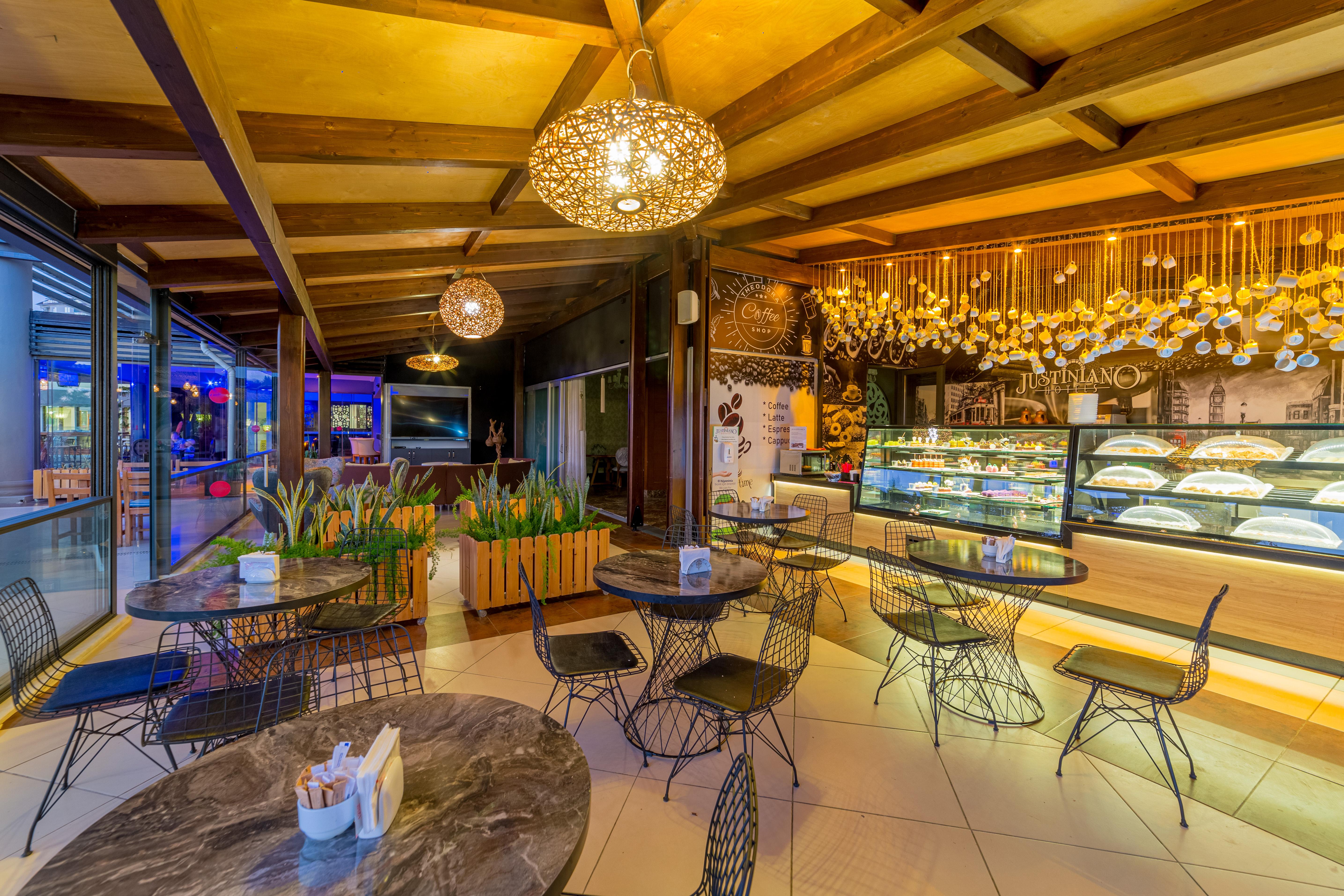 Justiniano Deluxe 5* Okurcalar