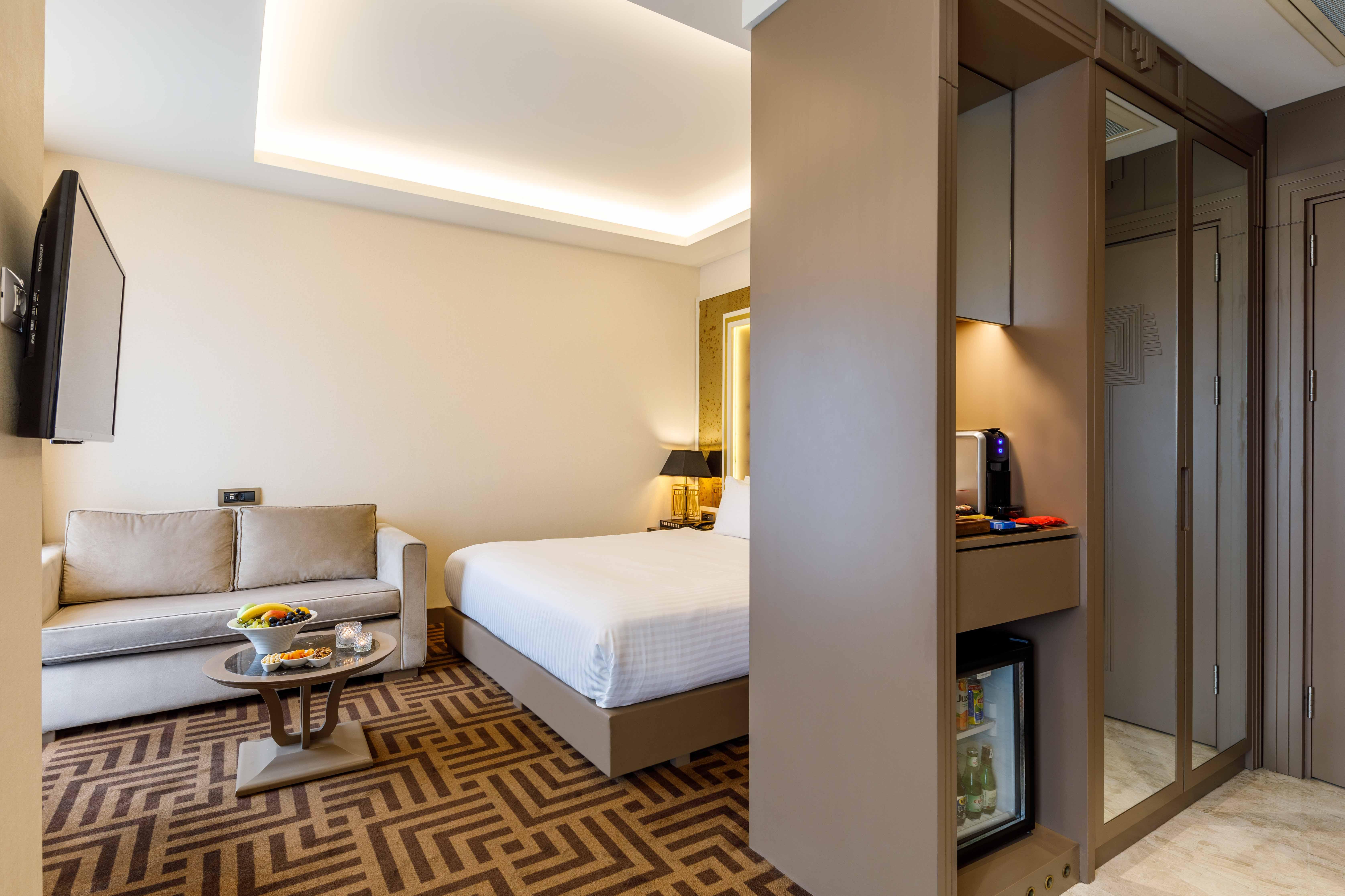 Ramada By Wyndham Istanbul Golden Horn Hotel 4*