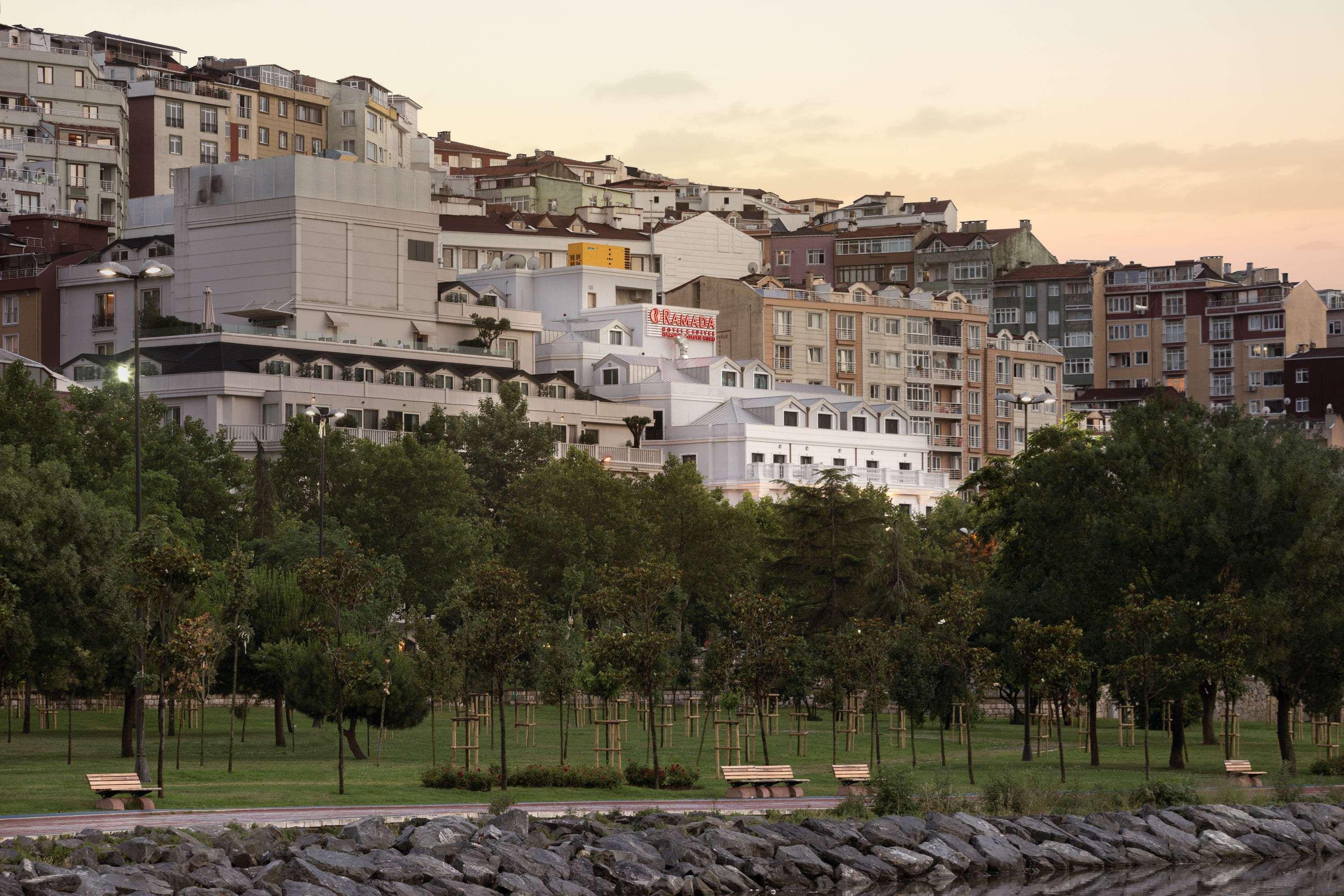 Ramada By Wyndham Istanbul Golden Horn Hotel 4*