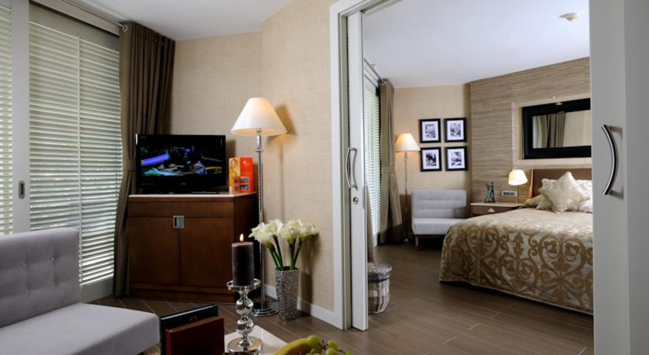Elegance International Hotel 5*