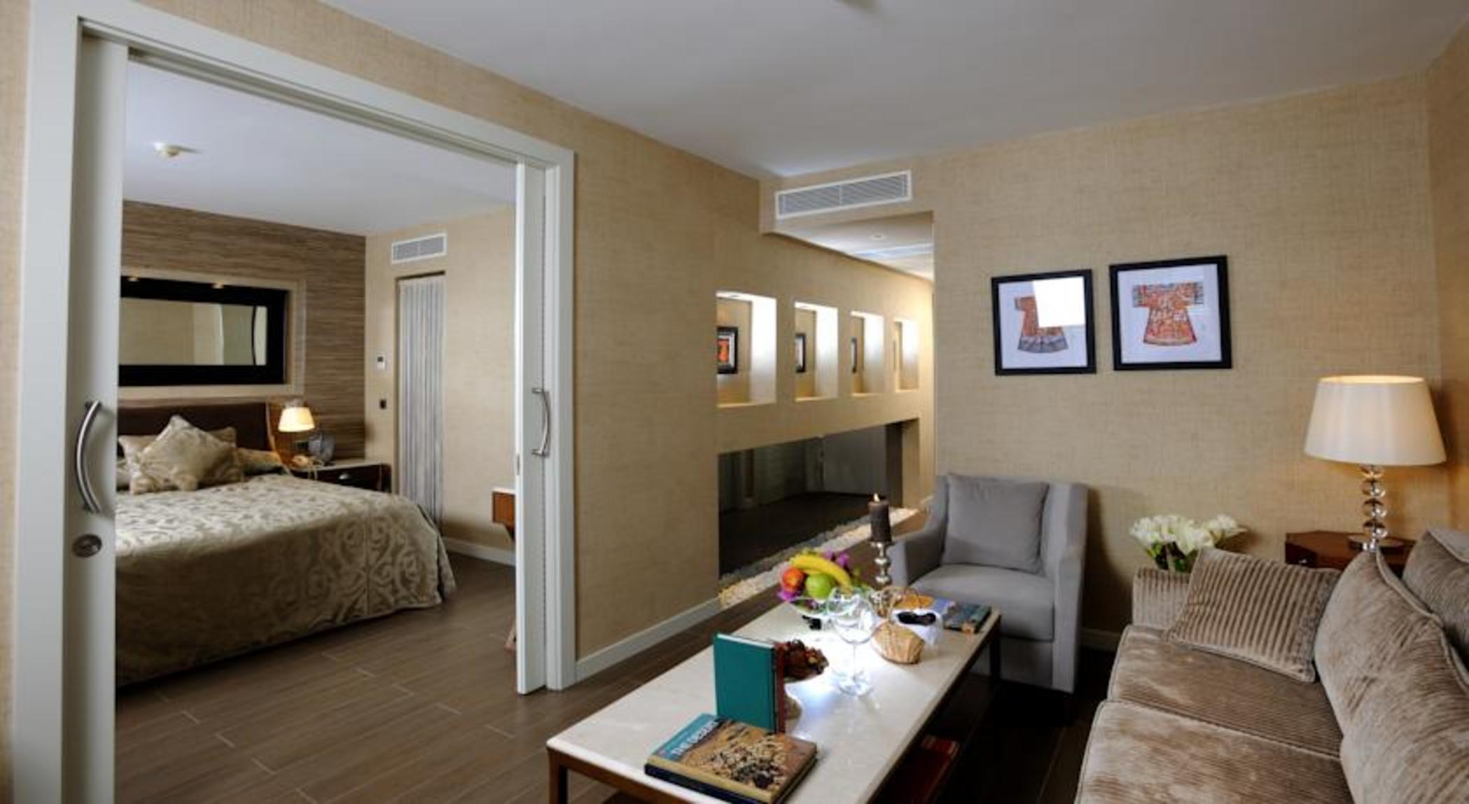 Elegance International 5*