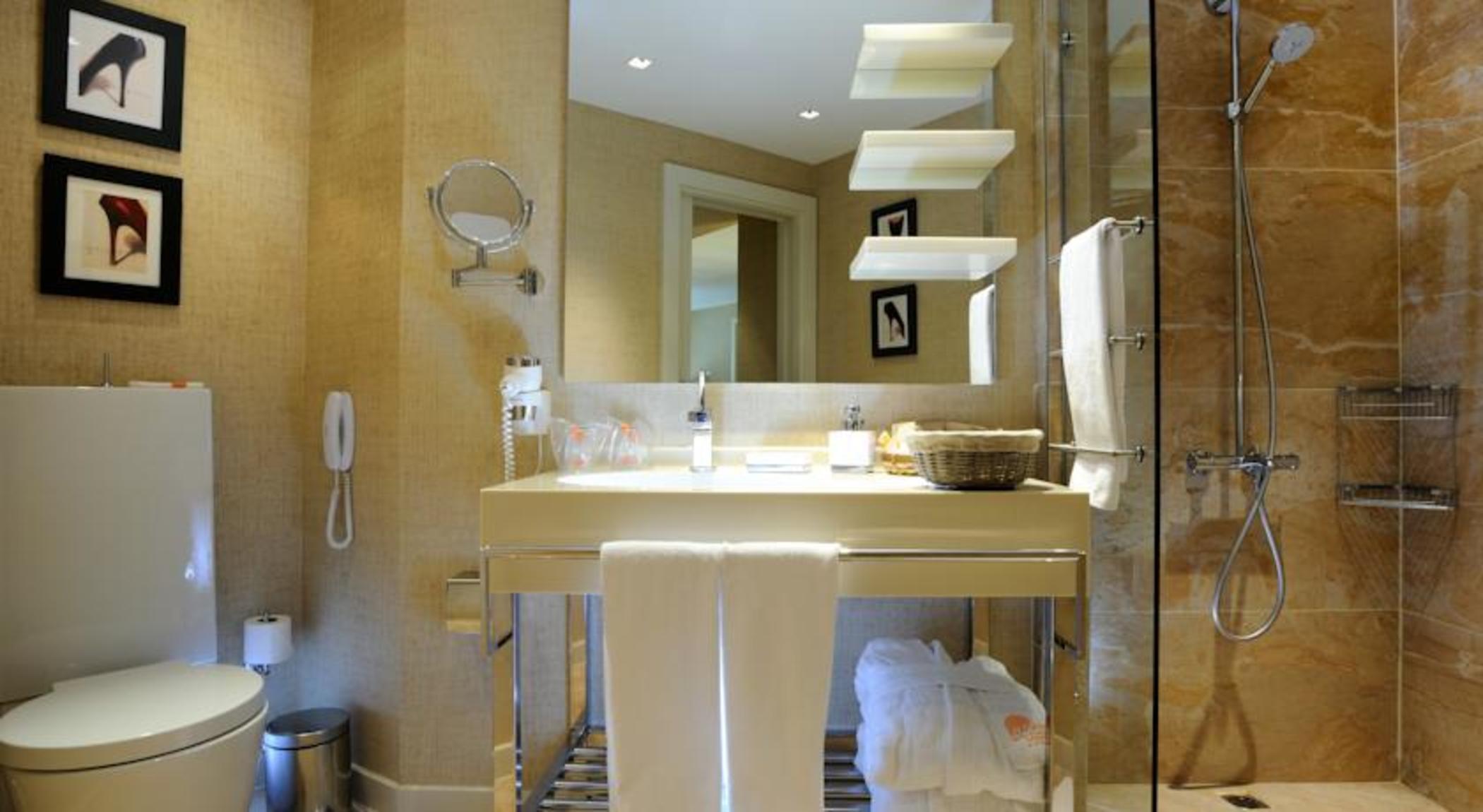 Elegance International 5*