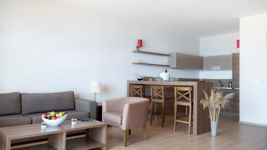 Ladies (adults Only) Aparthotel 3*