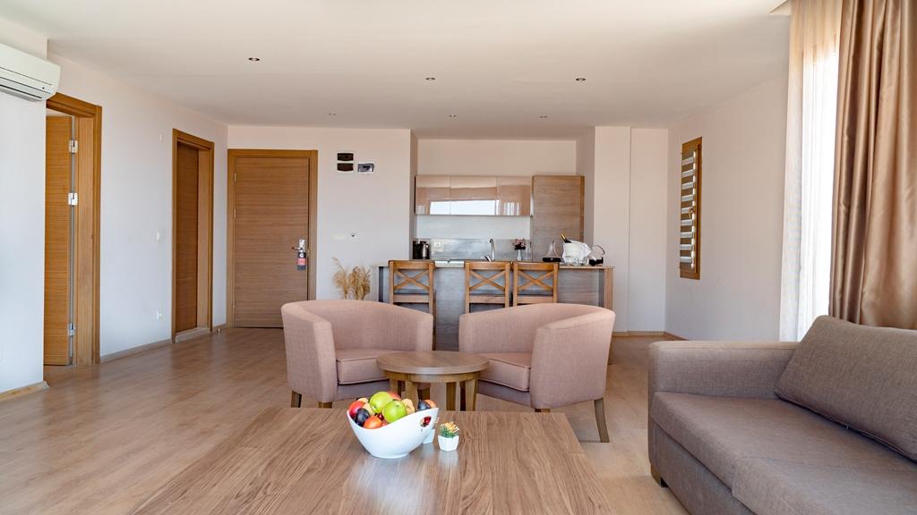 Ladies (adults Only) Aparthotel