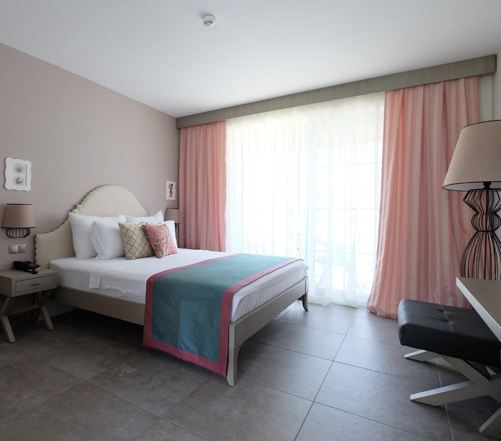 Rustica Hotel 2*