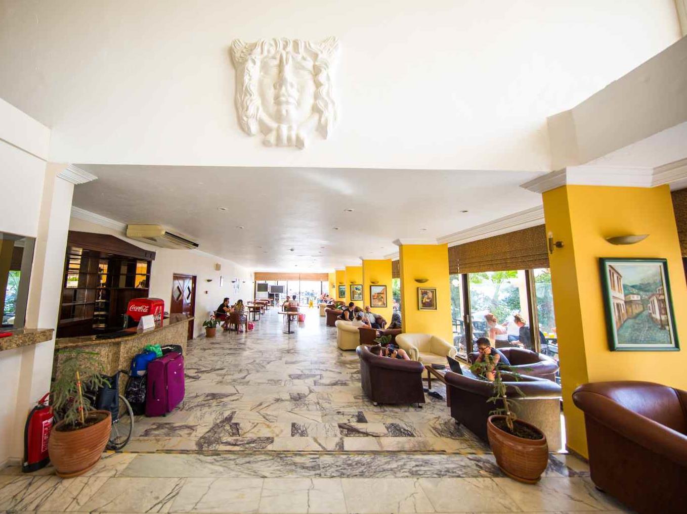 Hotel Tuntas Altinkum 3*