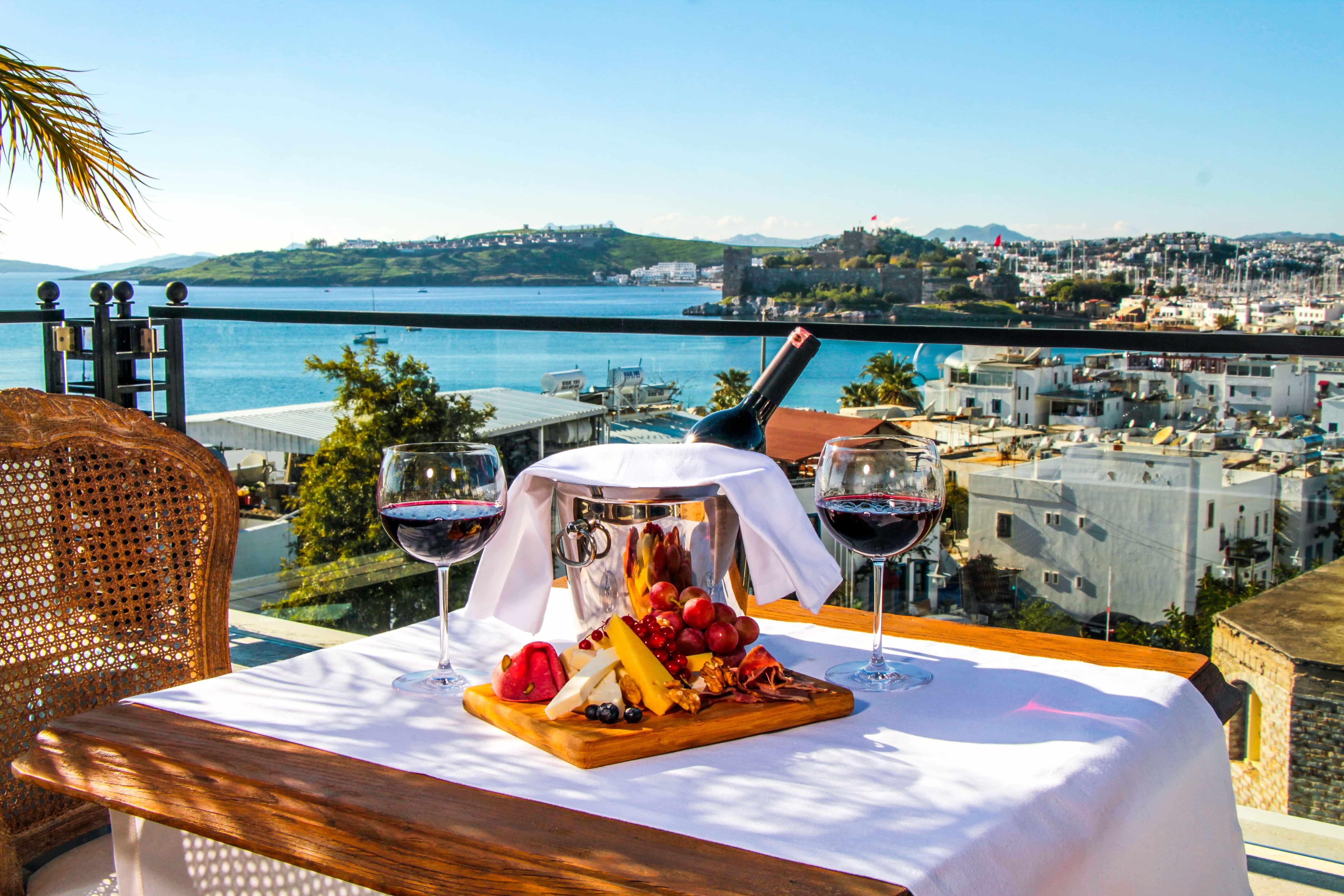 Ena Boutique & Residences Hotel 4*