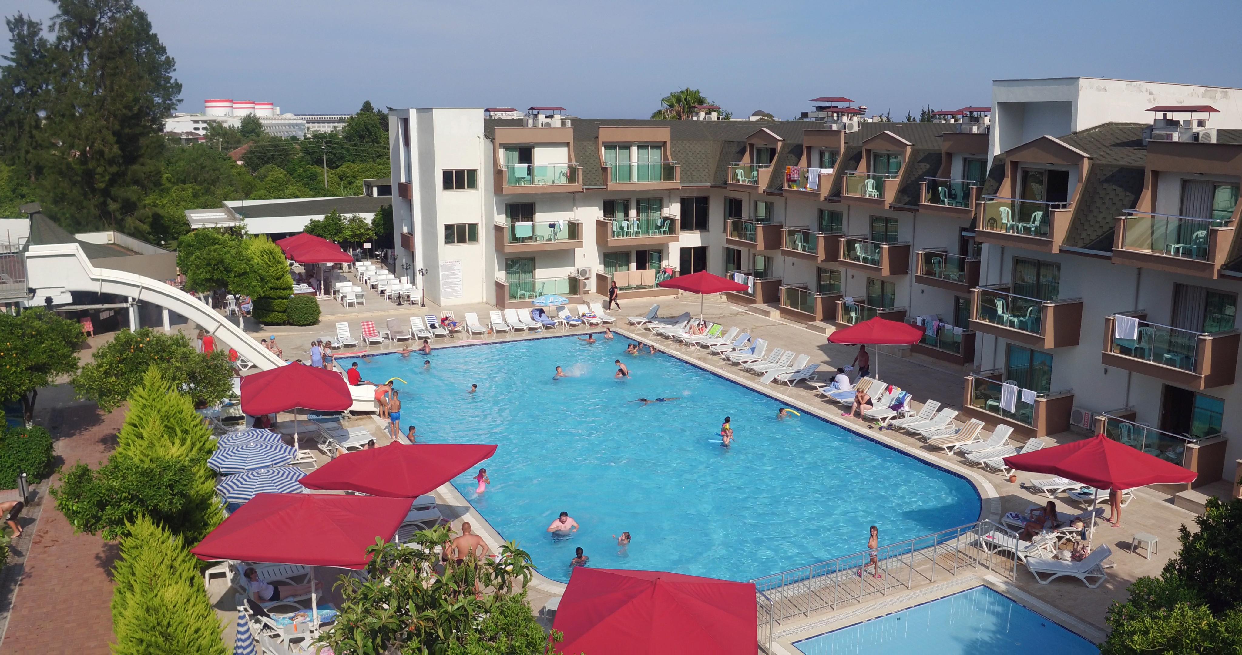 Batont Garden Hotel 3*