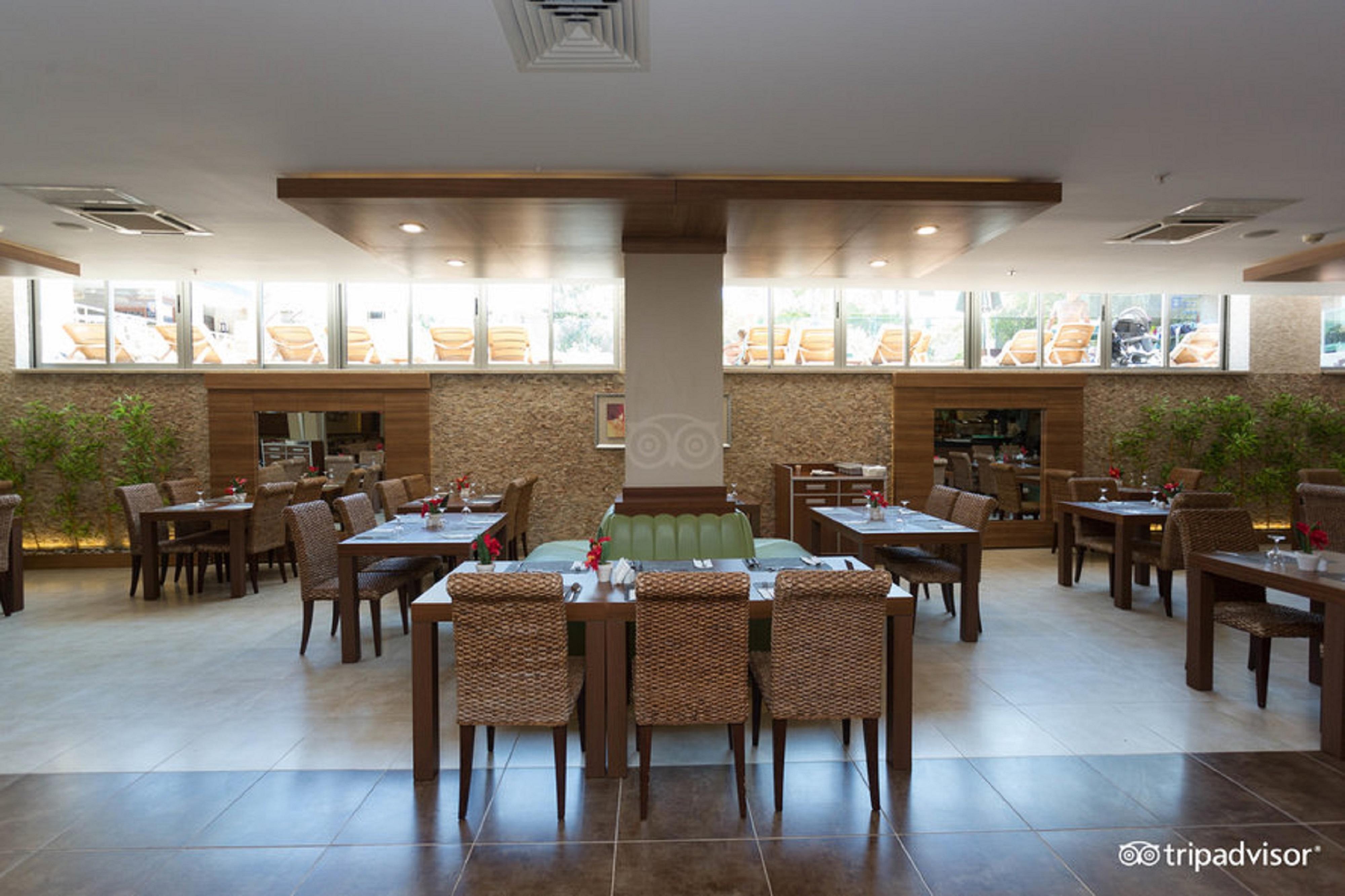Hotel Ambassador Plaza 4*