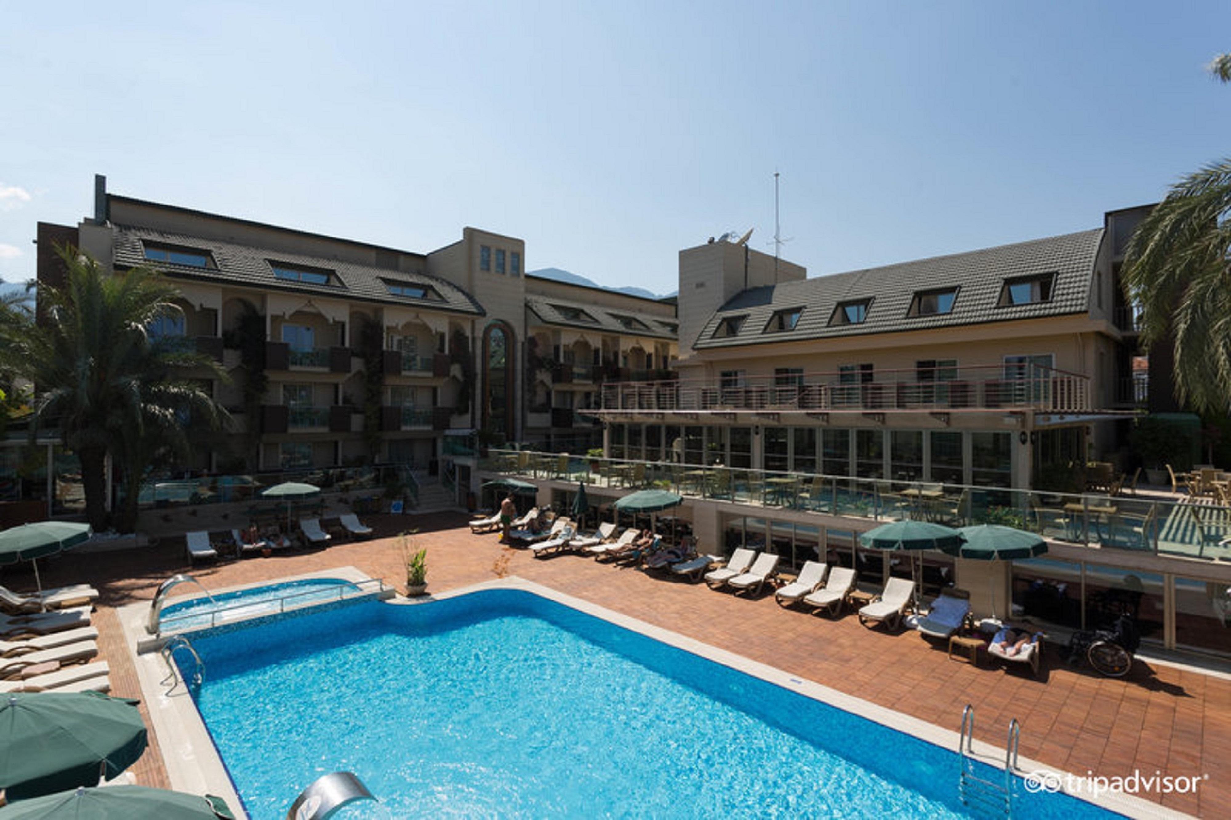 Hotel Ambassador Plaza 4*