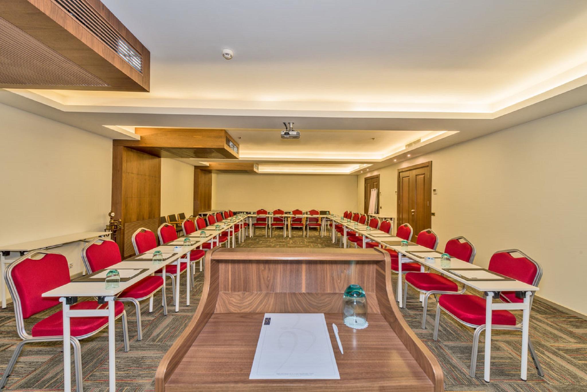 Dora Hotel 4*