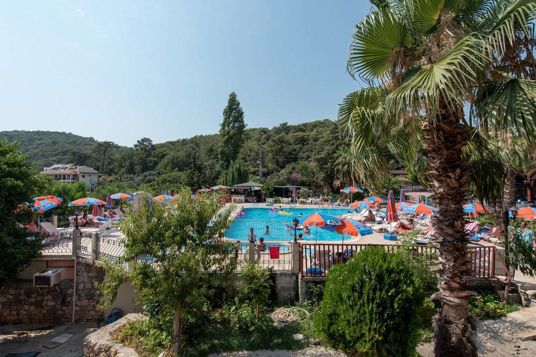 Hotel Club Pink Palace 3*