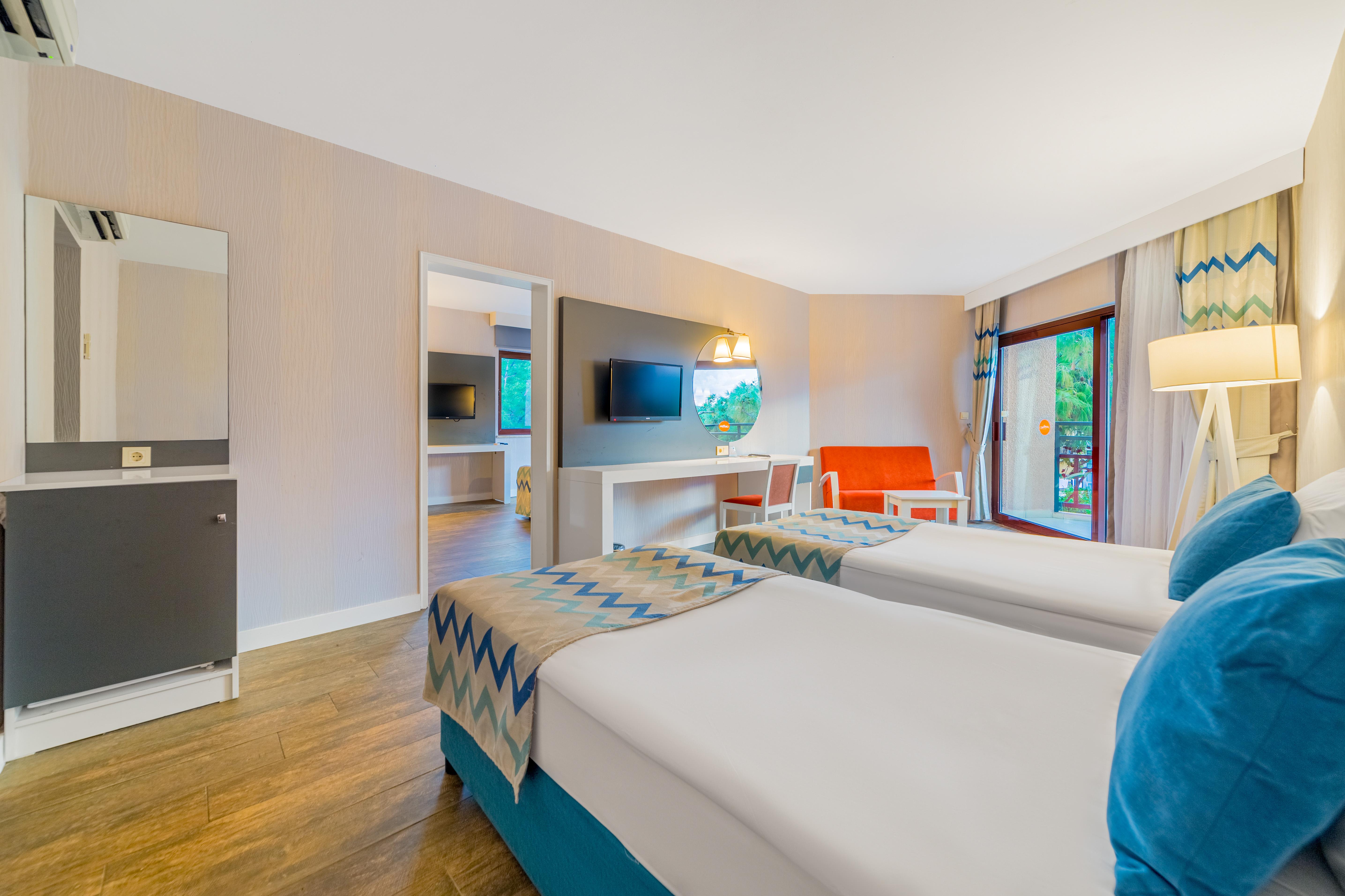 Justiniano Club Park Conti Resort 4*