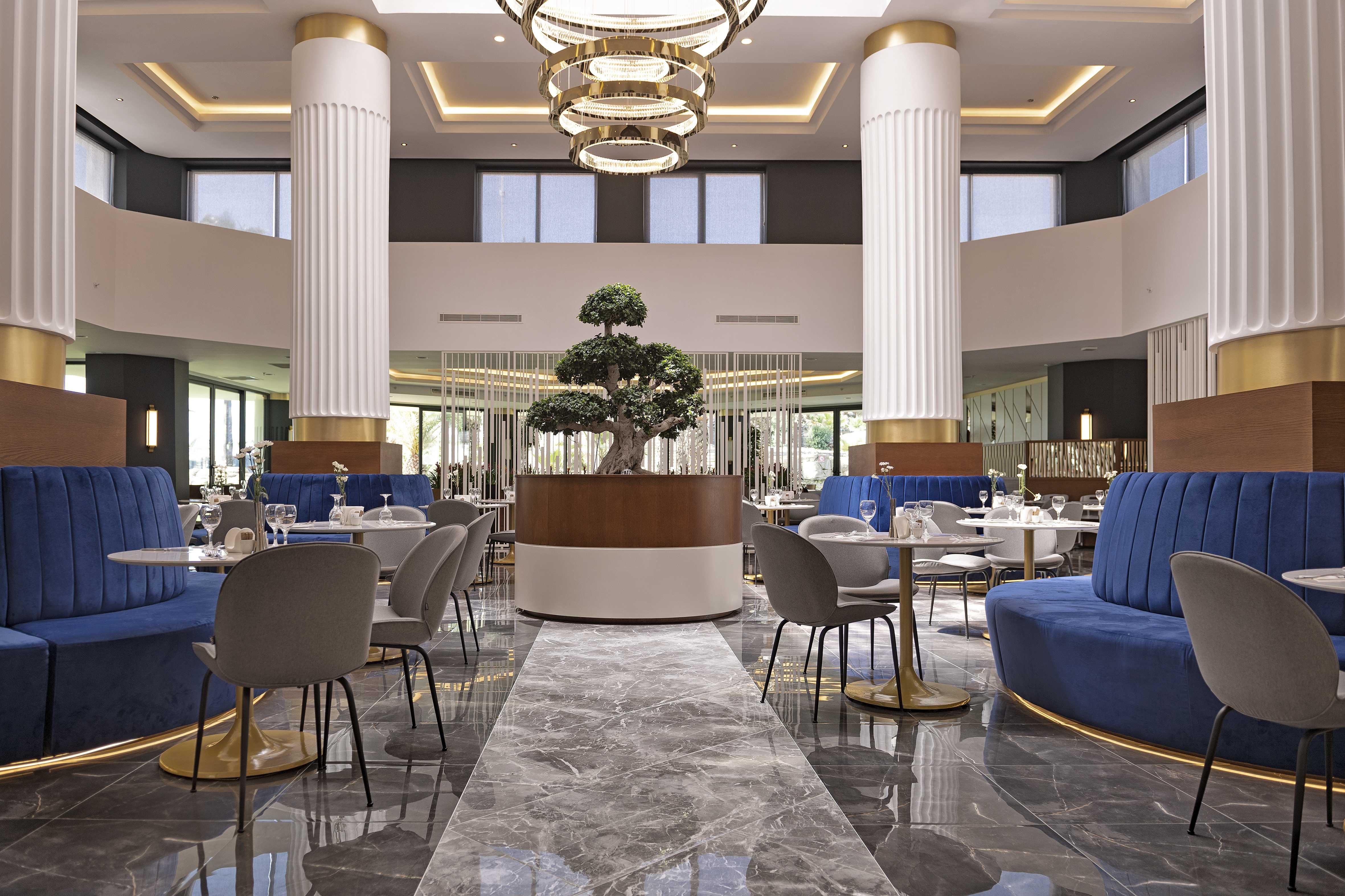 Hotel Seven Seas Blue Side