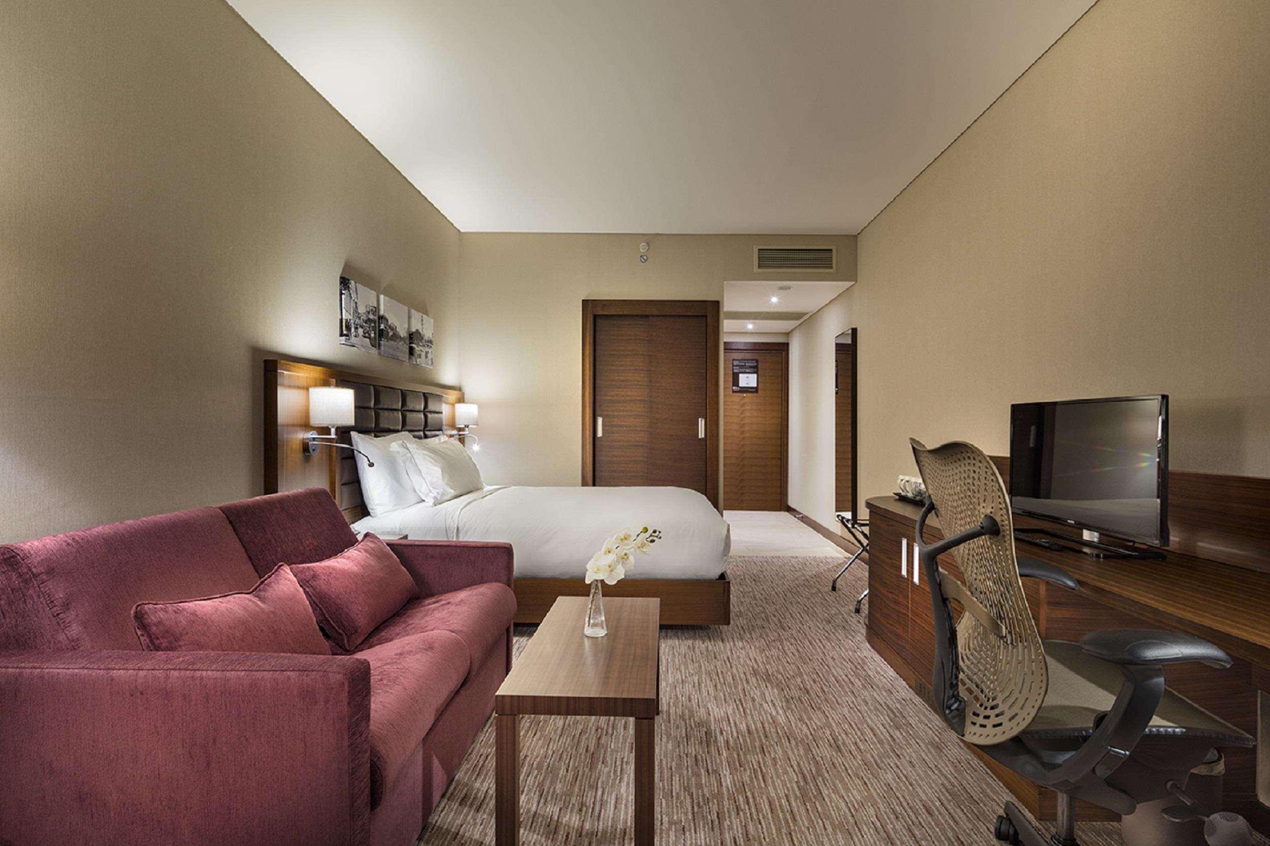 Hotel Hilton Garden Bayrakli 4*