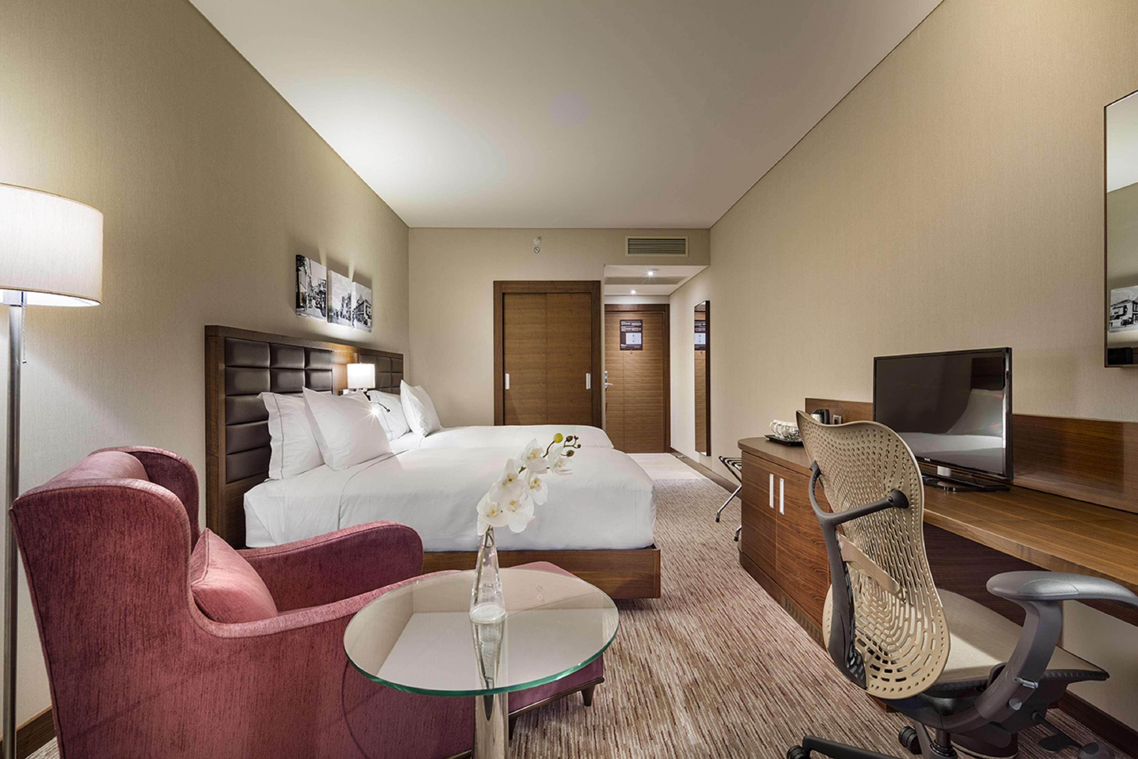 Hilton Garden Bayrakli 4*