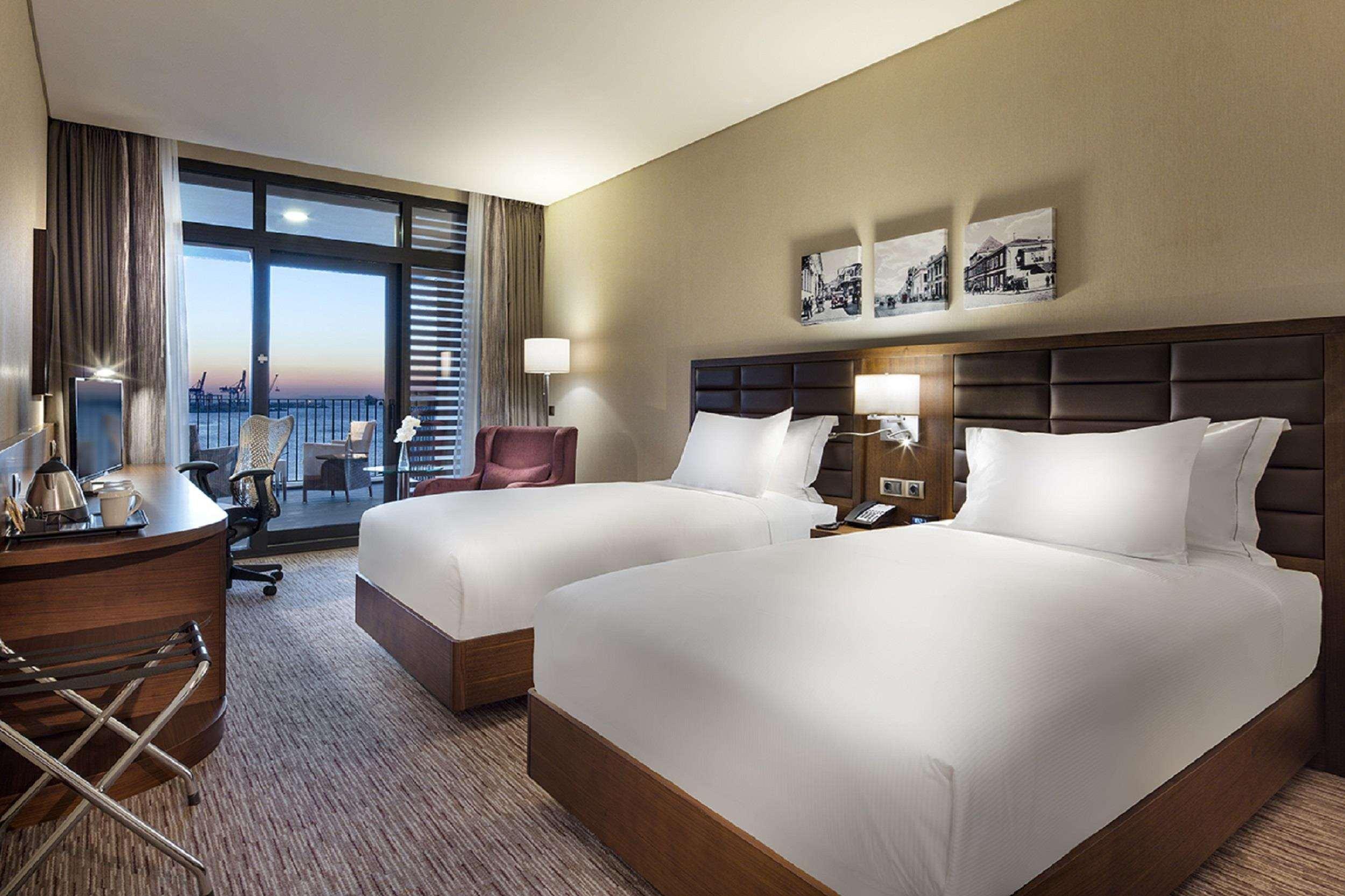 Hotel Hilton Garden Bayrakli 4*