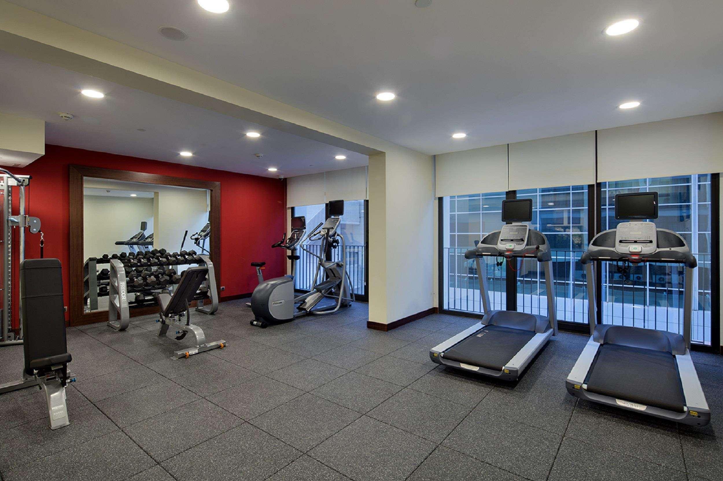 Hotel Hilton Garden Bayrakli 4*
