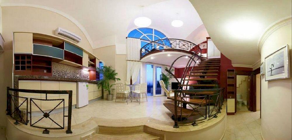 Seahorse Deluxe Hotel
