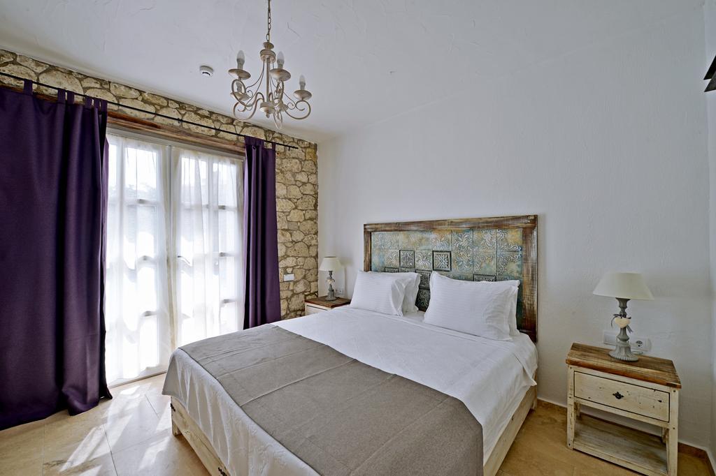Hotel Bay C