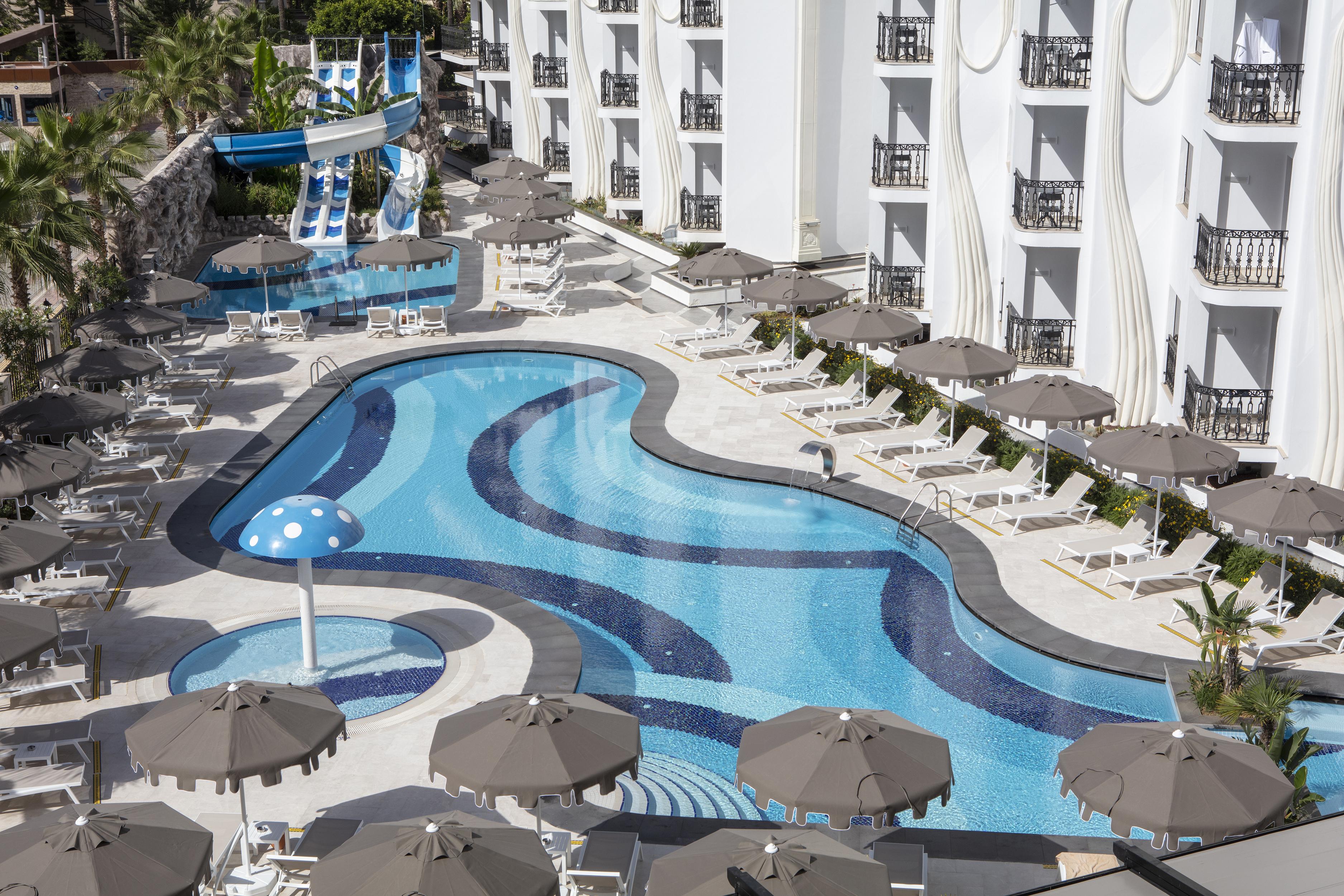 Blue Marlin Deluxe & Hotel Konakli
