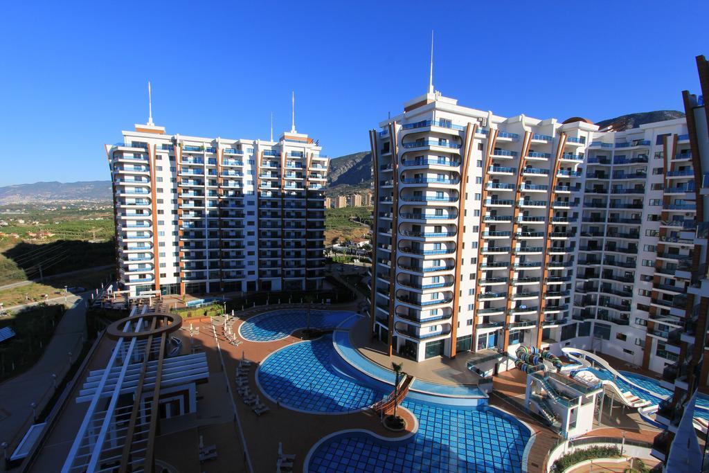 Azura Park
