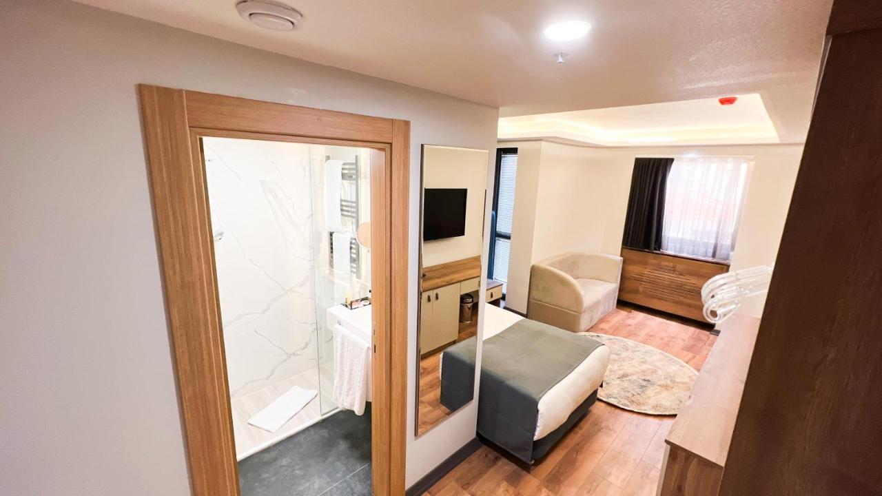 Nira Boutique Hotel 4*