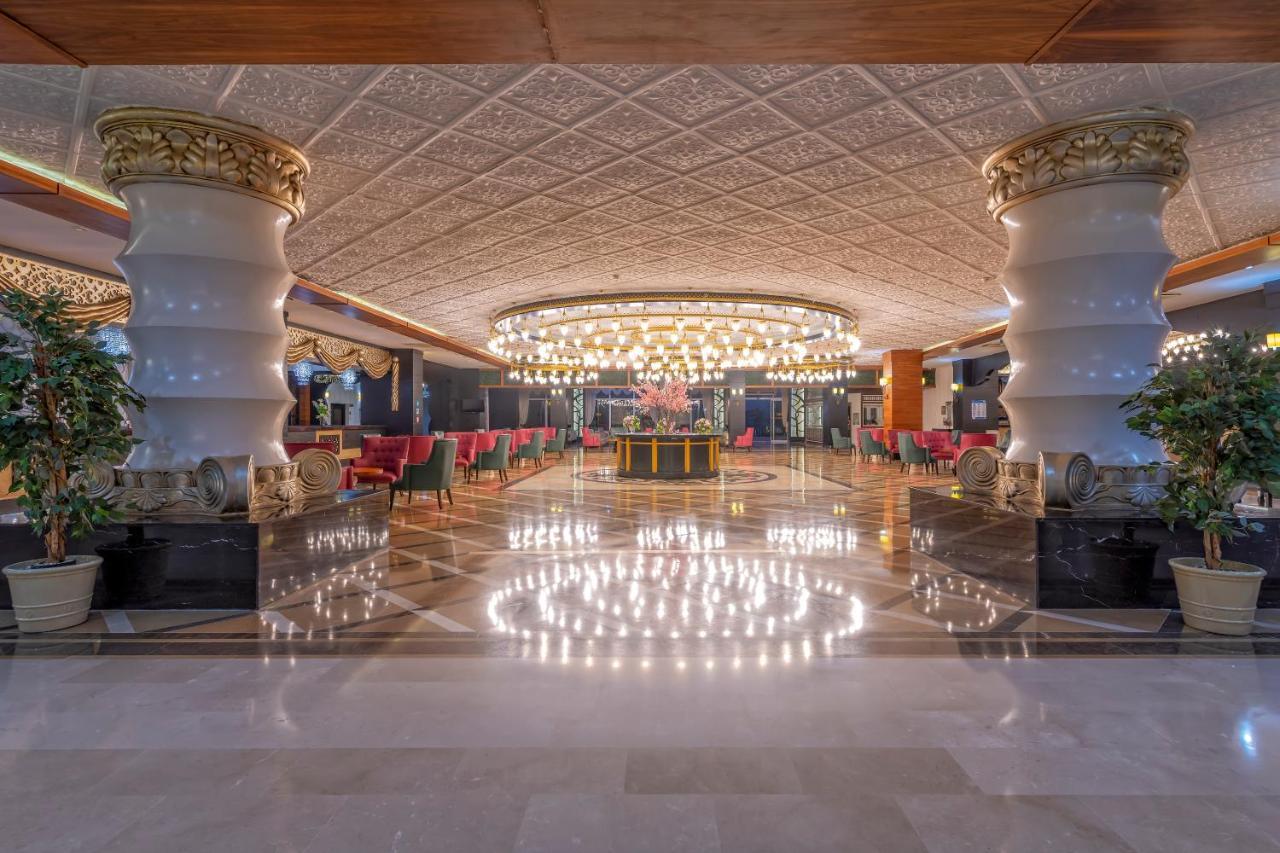 River Hotel