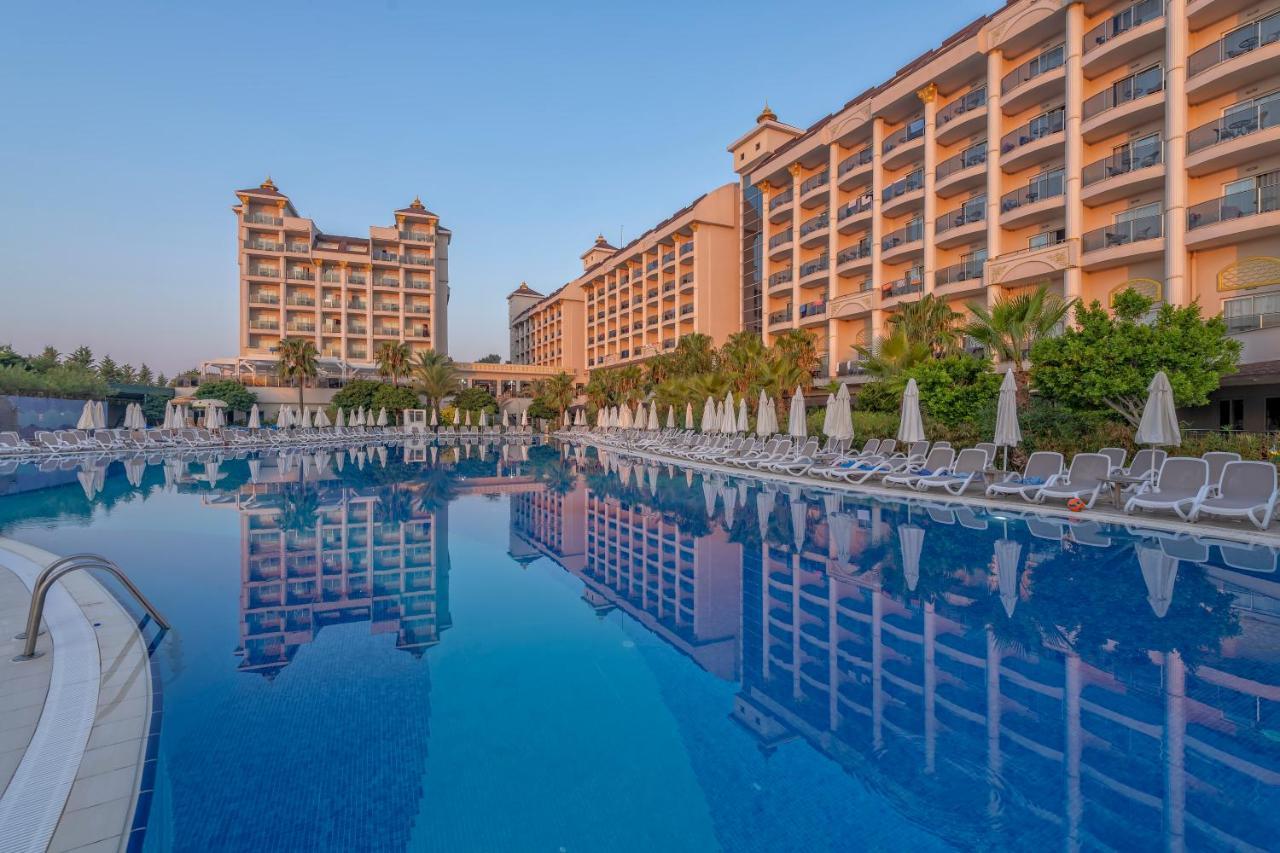 River Hotel