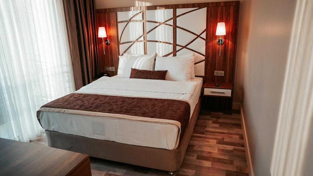 Hotel The Grand Mira Business Hotel