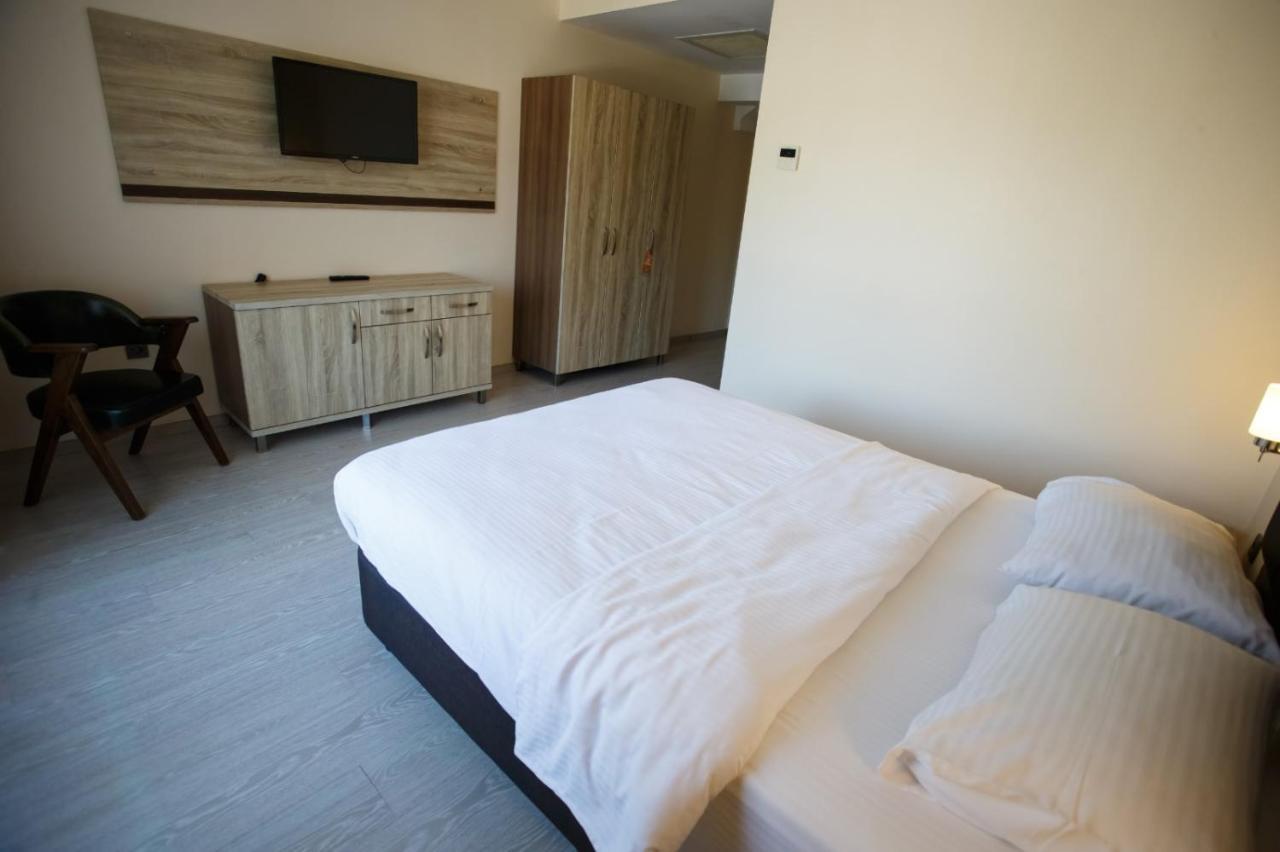 Tuna Hotel *