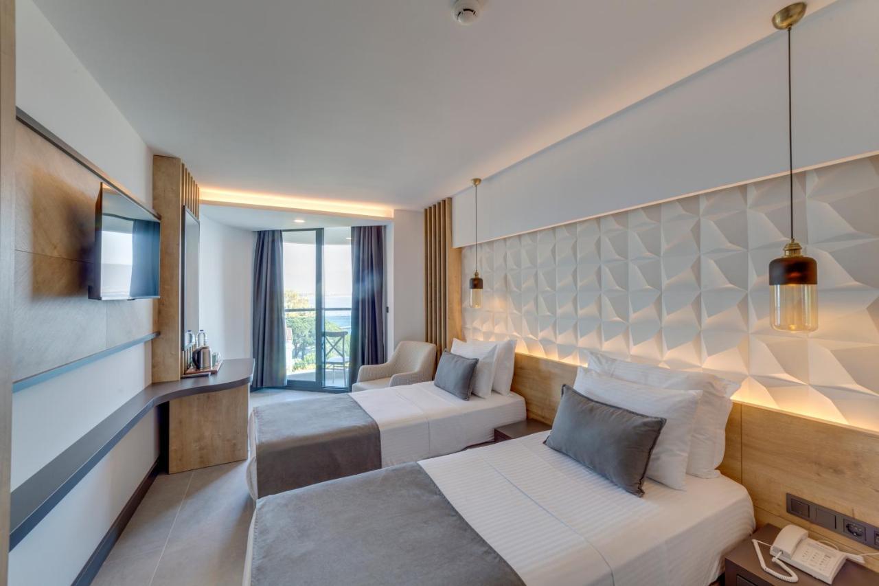 Signature Blue Hotel