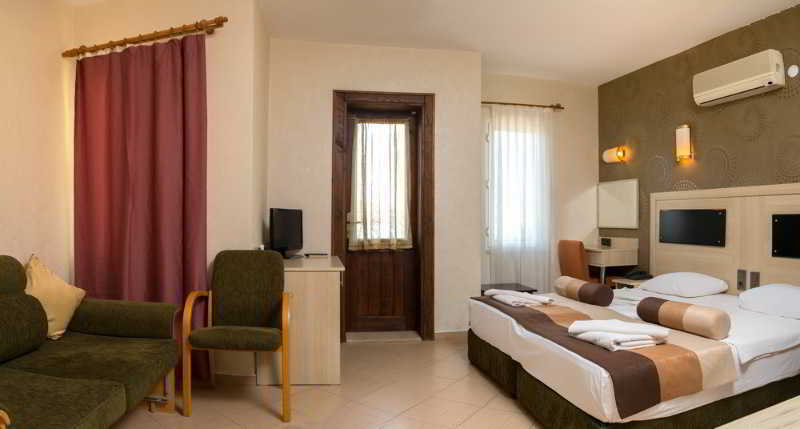 Ayvalik Beach Hotel 3*