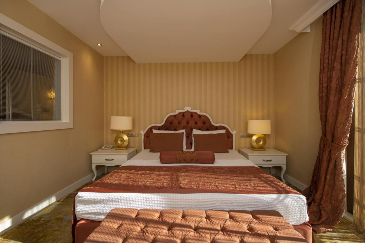 Deluxe Hotel