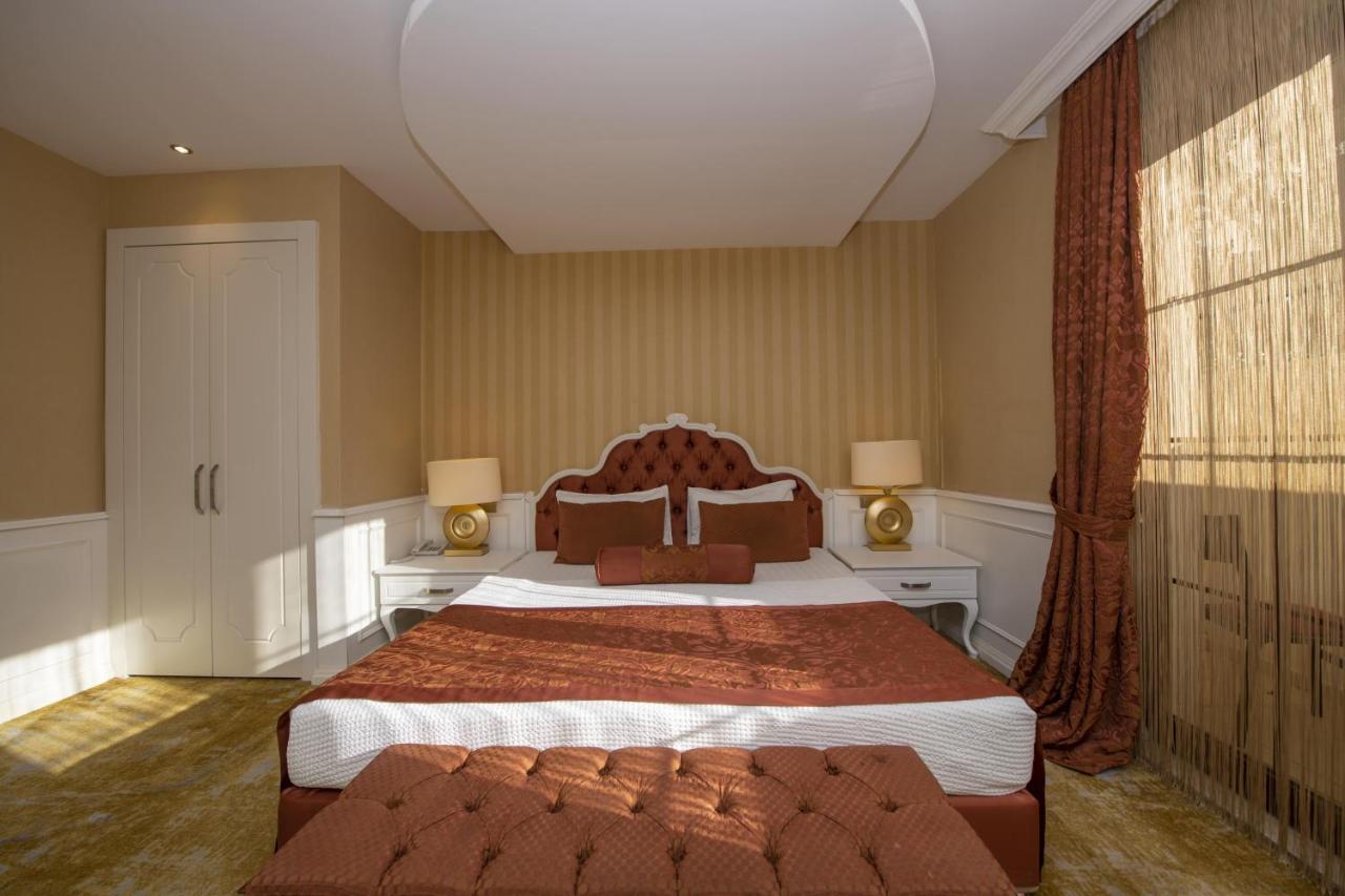 Deluxe Hotel