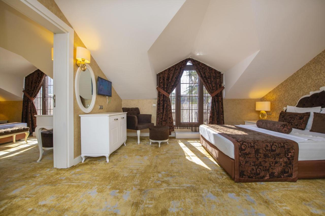 Deluxe Hotel