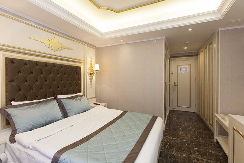 Flora Hotel 4*