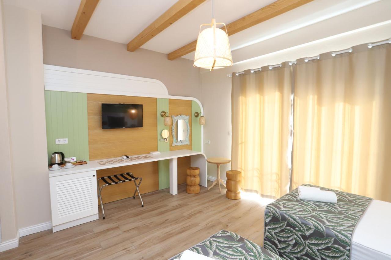 Dolphin Park Hotel 3*