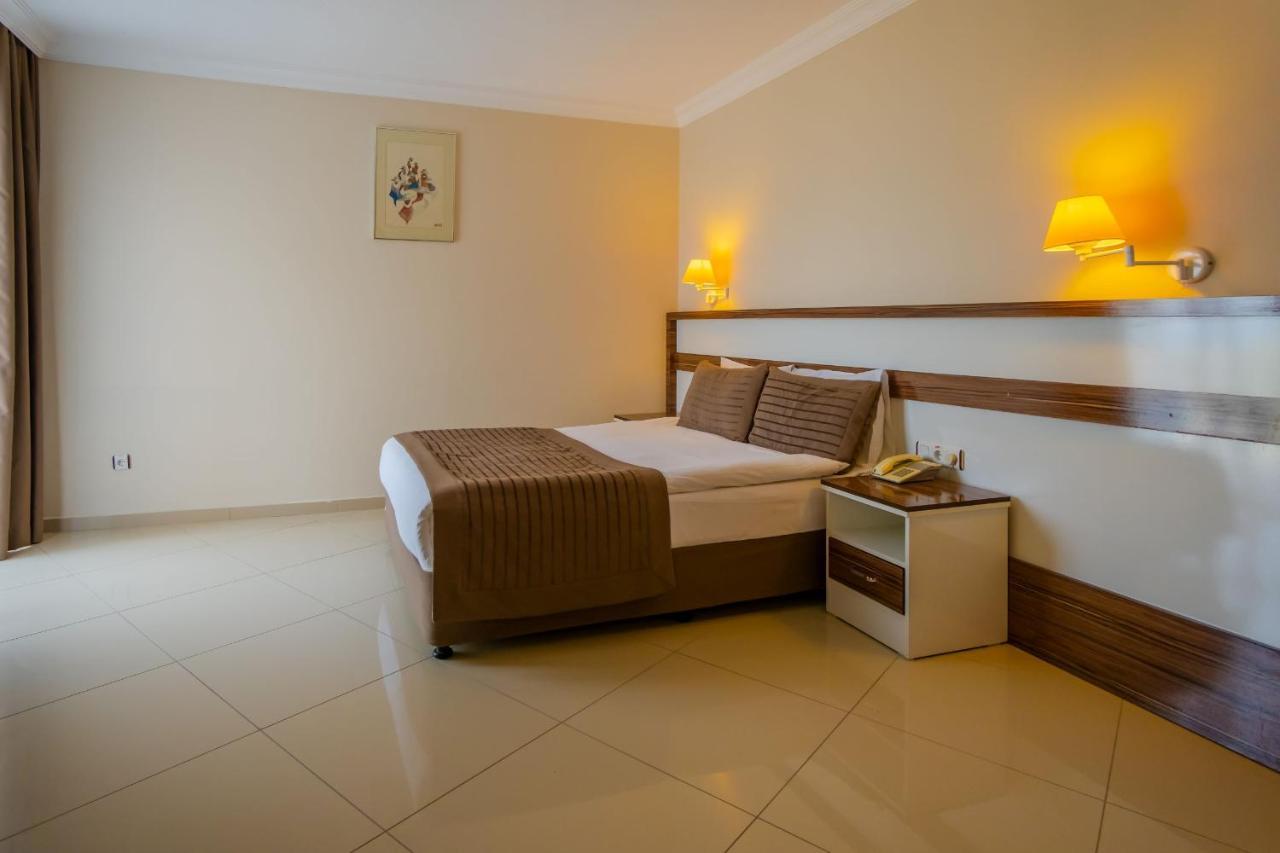 Le Monde & 4* Dikili