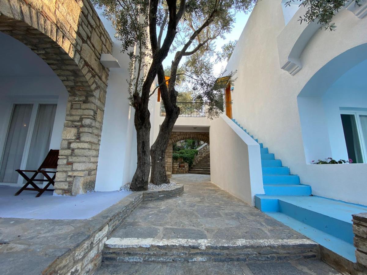 Omar & Hotel Torba