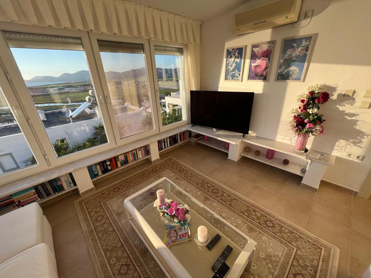Bella Vista - Near The And Airport Villa